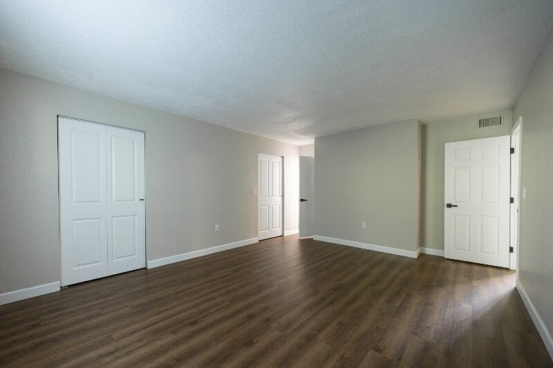 Building Photo - 23 Shadowbrook Ln