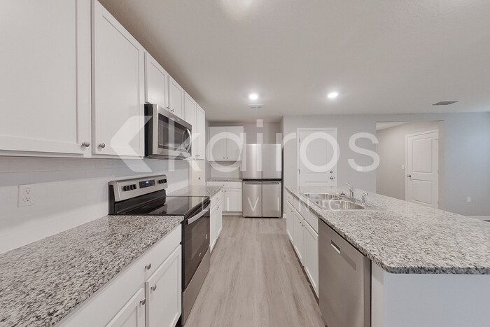 Building Photo - 8515 SW 43rd Ter