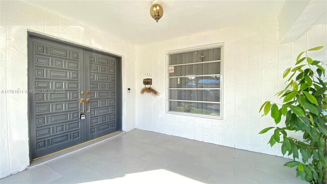 Building Photo - 1321 SW 14th St
