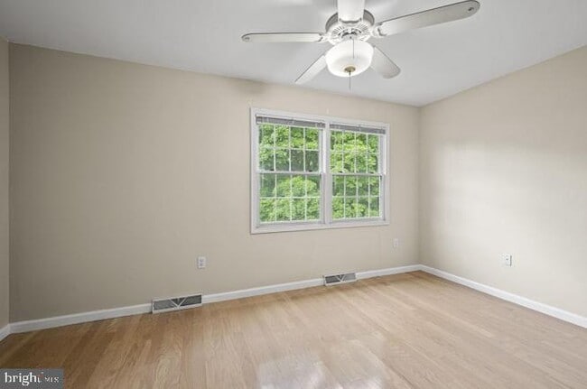 Building Photo - 262 Crescent Dr