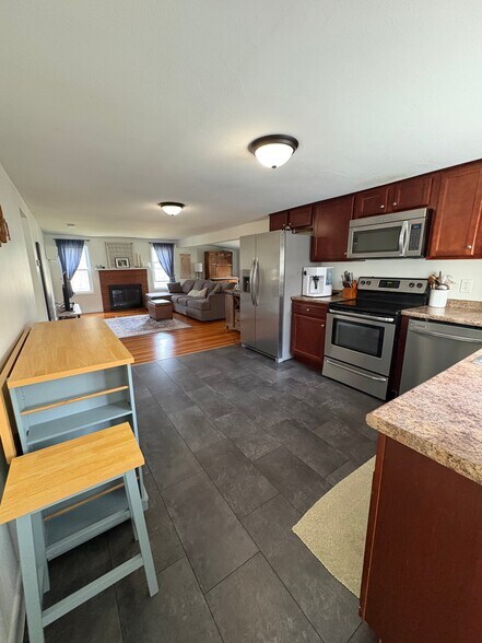 Building Photo - 8 Carter Rd