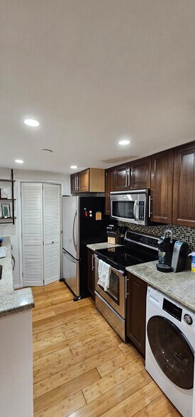 Building Photo - 1530 Key Blvd