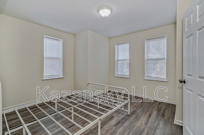 Building Photo - 5625 Sprague St