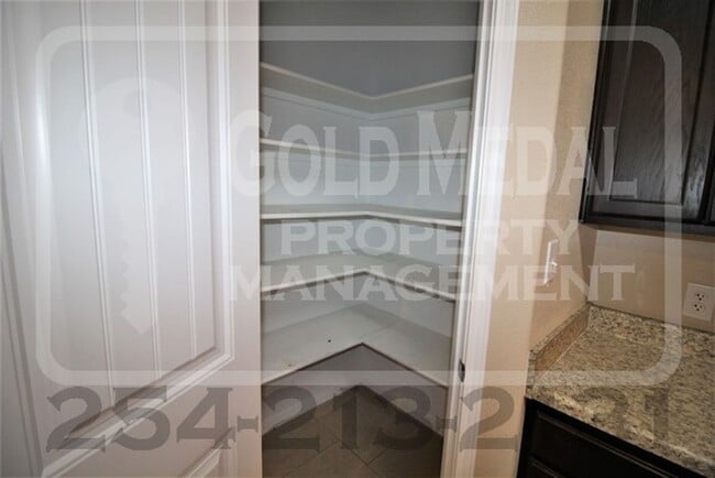 Building Photo - 4505 Cambridge Dr