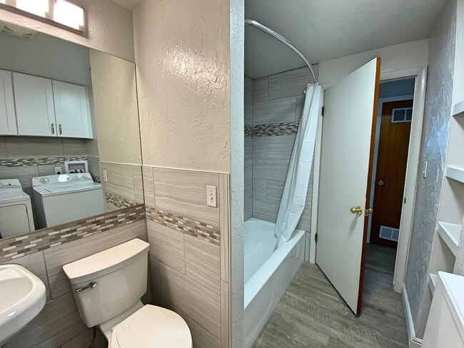 Building Photo - 4830 Field Ct