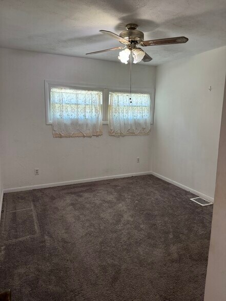 Building Photo - 4674 Lakeborn Dr