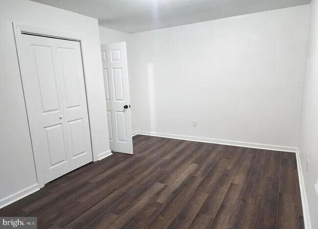 Building Photo - 7895 Pavilion Dr