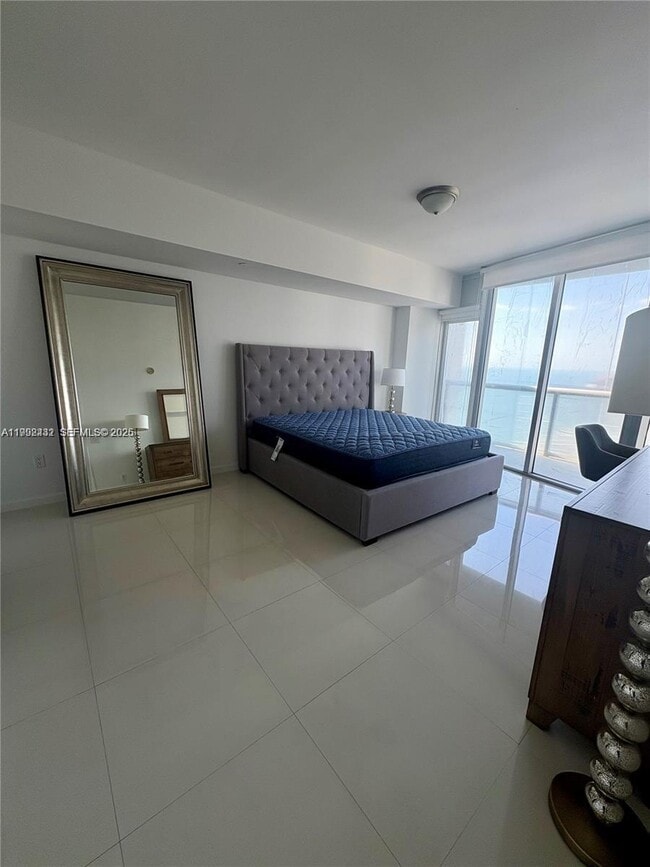 Building Photo - 495 Brickell Ave