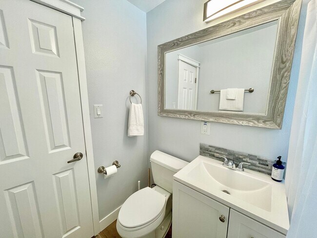 Building Photo - 3945S- The Sunset Lane Cottage | FURNISHED