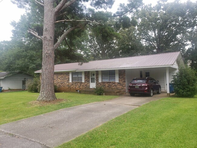 Building Photo - 932 Carson Ln SW