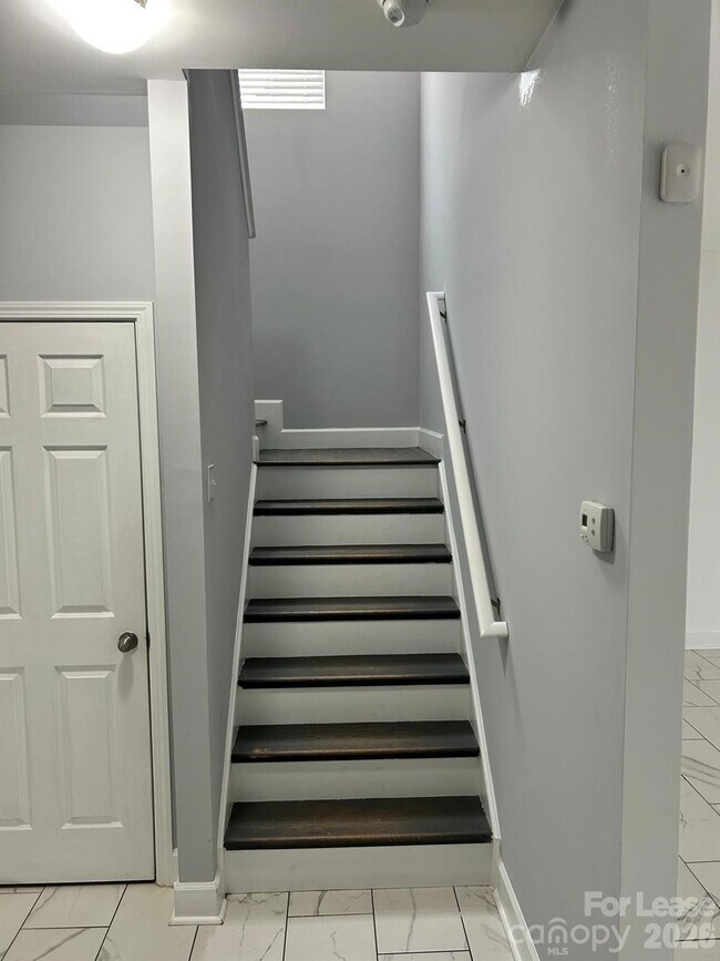 Building Photo - 6034 Blue Ash Ln