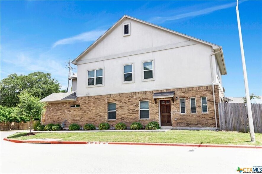 Side View - 2304 S Lakeline Blvd