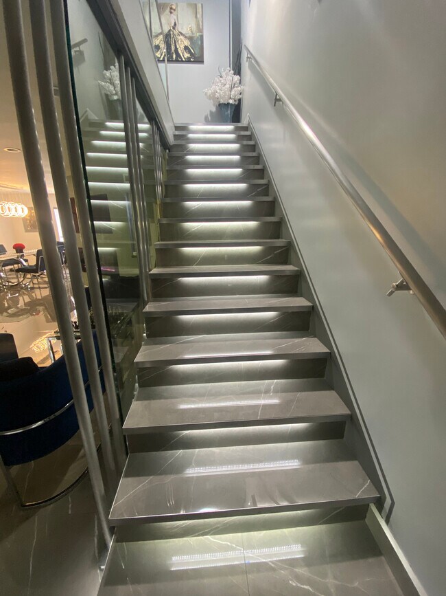 Building Photo - 9419 Via Patricia