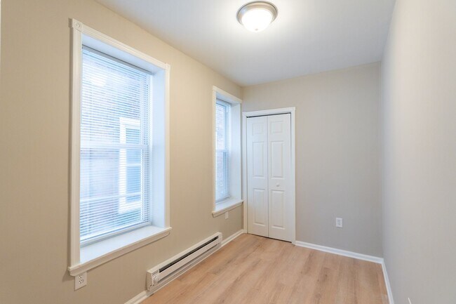 Building Photo - 3828 Cambridge St