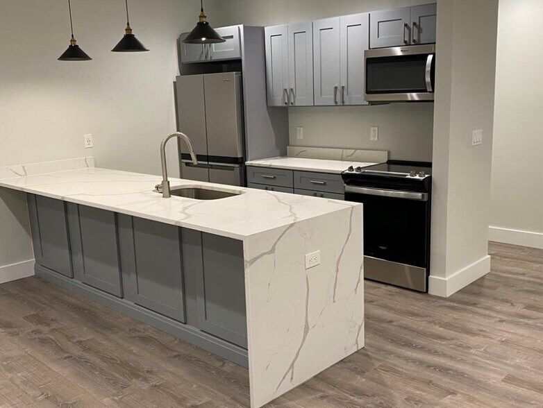 Building Photo - 532 N Main St