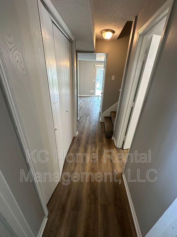 Building Photo - 433 Lee Dr