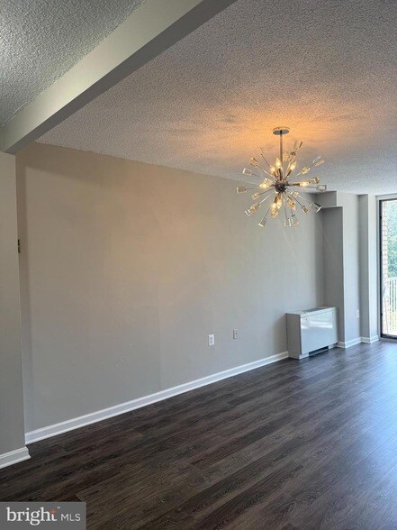Building Photo - 2500 N Van Dorn St