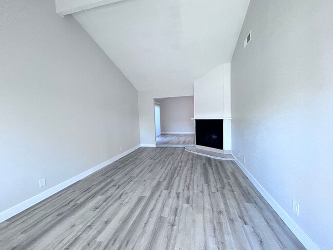 Building Photo - 10431- 10433 El Mercado Drive