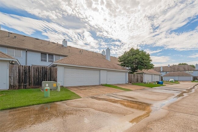 Building Photo - 1439 El Camino Village Dr
