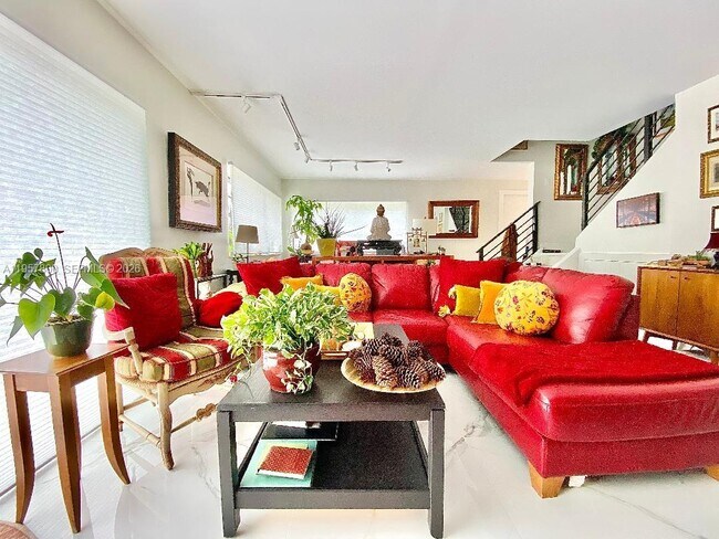 Building Photo - 6904 SW 114th Pl