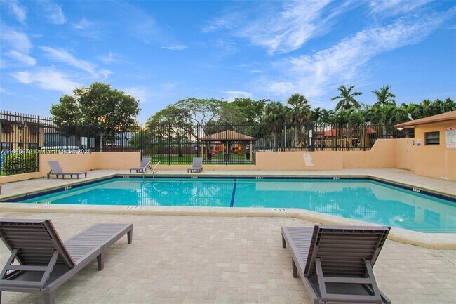 Building Photo - 6850 NW 173rd Dr