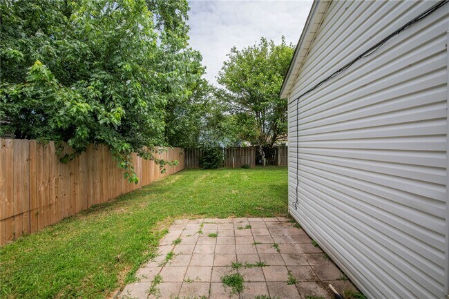 Building Photo - 2509 Parkcrest Dr