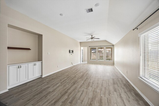 Building Photo - 3738 Amoroso Dr