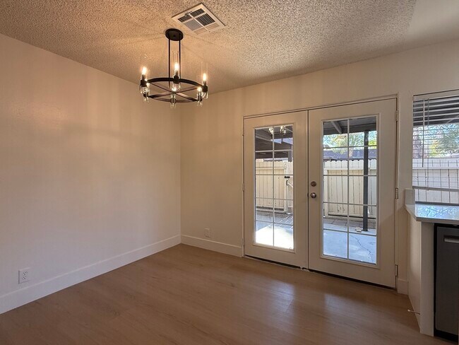 Building Photo - 6228 Meadow View Ln