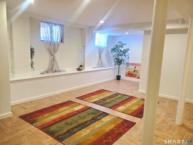 Building Photo - 42 County St