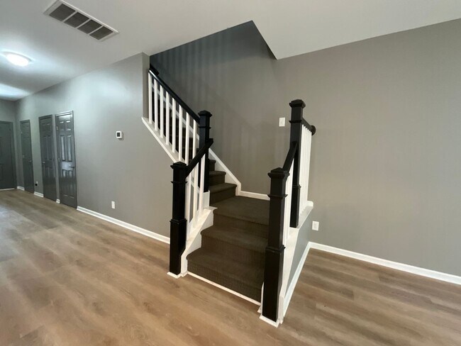 Building Photo - Immaculate 3 bedroom/2.5 bathroom in Tanner Woods!