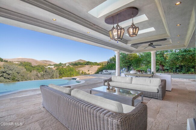 Building Photo - 4358 Cresthaven Dr