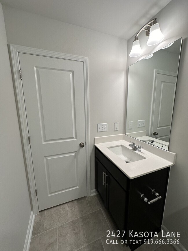 Building Photo - 2427 Kasota Ln