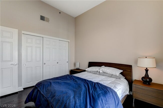 Building Photo - 150 S Las Vegas Blvd