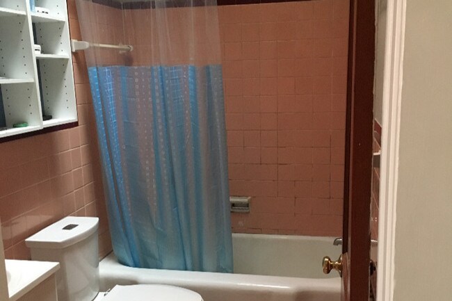 Bathroom - 1912 S Hicks St
