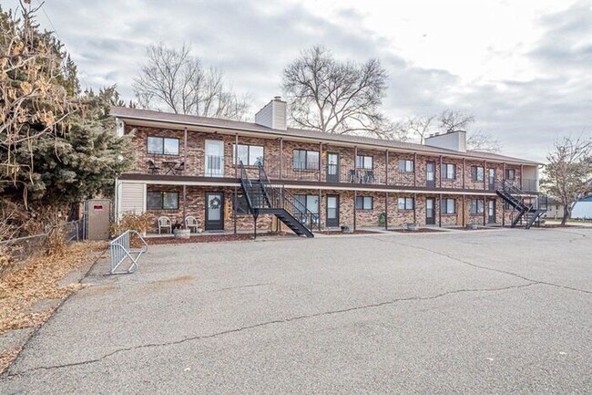 Primary Photo - Affordable 2 Bed 1 Bath Apartment! Great l...