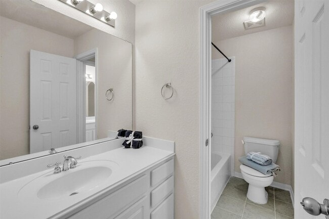 Building Photo - 5303 Riverstone Crossing Dr