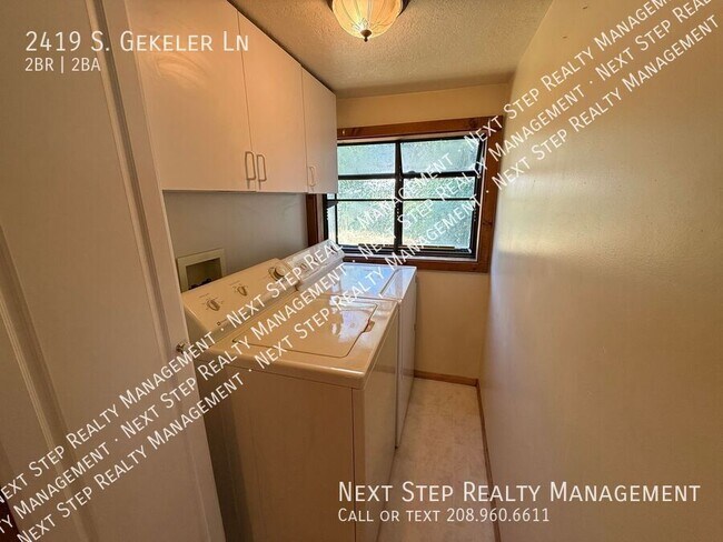 Building Photo - 2419 S Gekeler Ln
