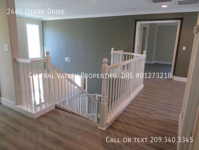 Building Photo - 2465 Ozark Dr