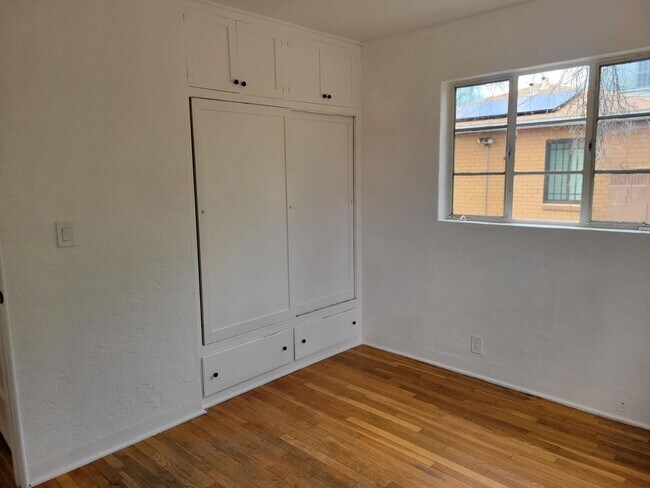 Building Photo - Charming 2-Bedroom Brick Home Near U of A ...