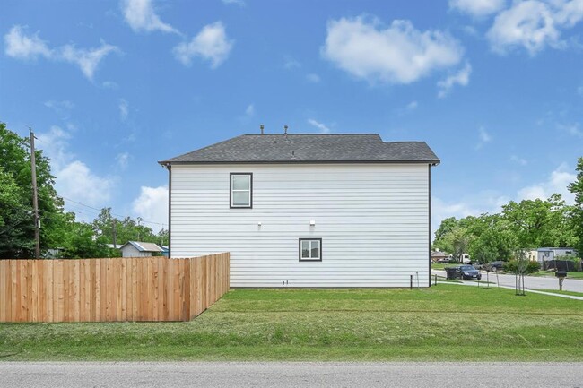 Building Photo - 13222 Donegal Way