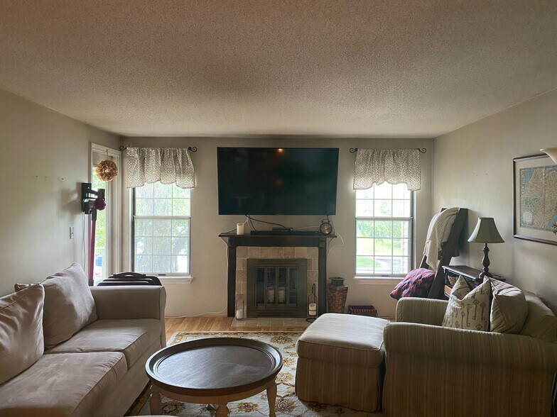 Building Photo - 6 Walden Dr