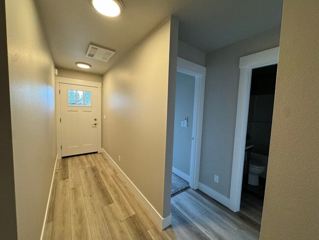 Building Photo - Green Area 3-Bedroom, 2-Bath Duplex with Garage