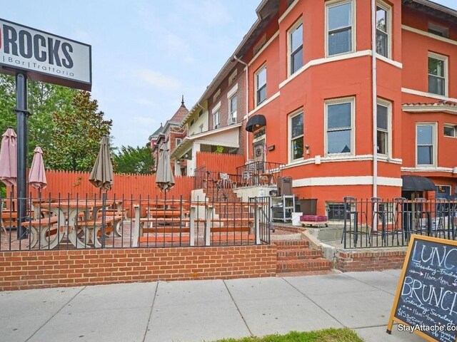 Building Photo - 1514 Newton St NW