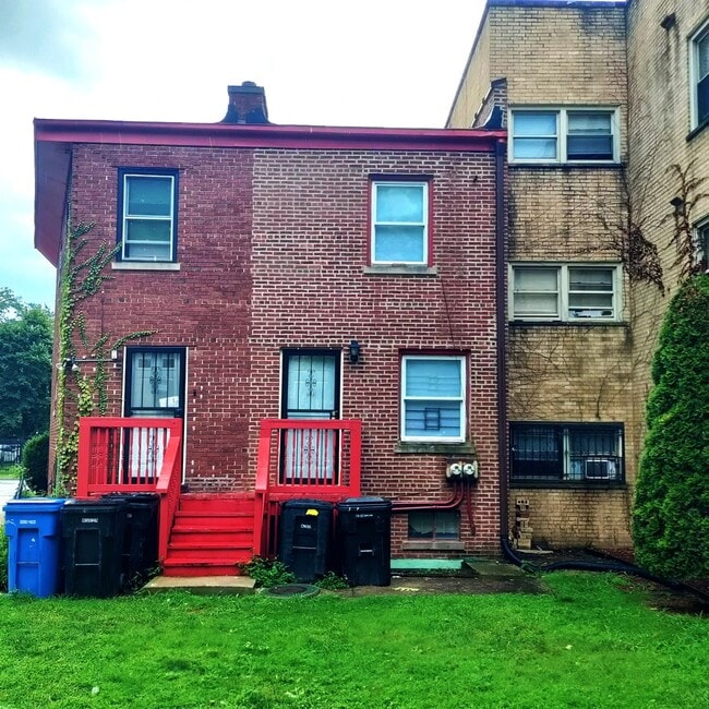 Building Photo - 2430 E 73rd St