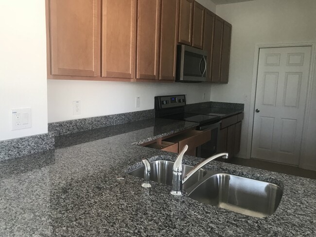 Building Photo - TWO BEDROOM TOWNHOUSE WITH LOFT AND PRIVTE...