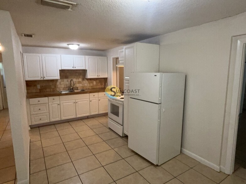 Building Photo - 7130 Richardson Rd