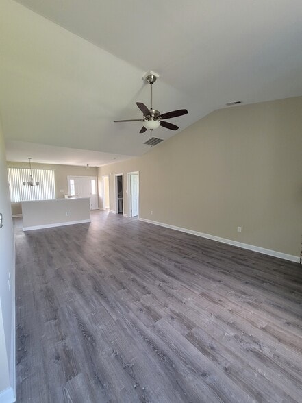 Building Photo - 32818 Almwick Ln