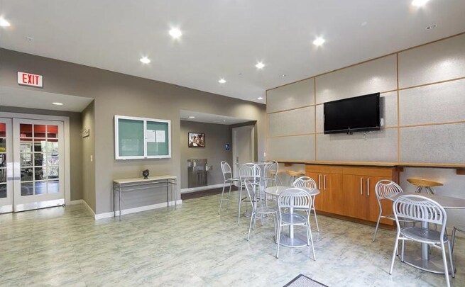 Building Photo - 1702 Ascot Way