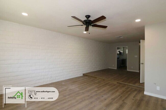 Building Photo - 1105 Olive Ave