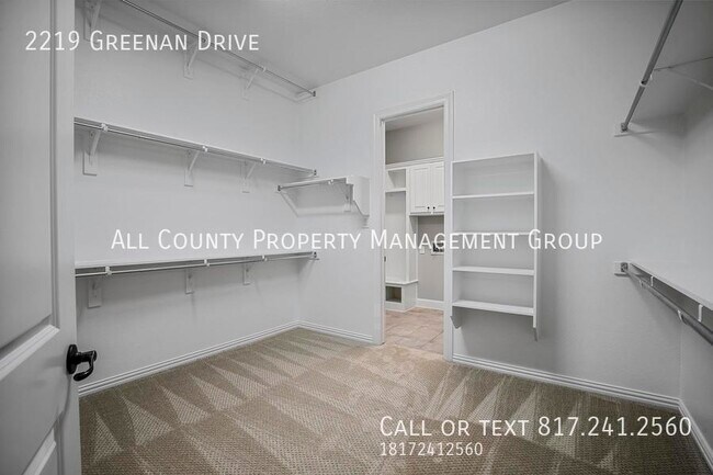 Building Photo - 2219 Greenan Dr